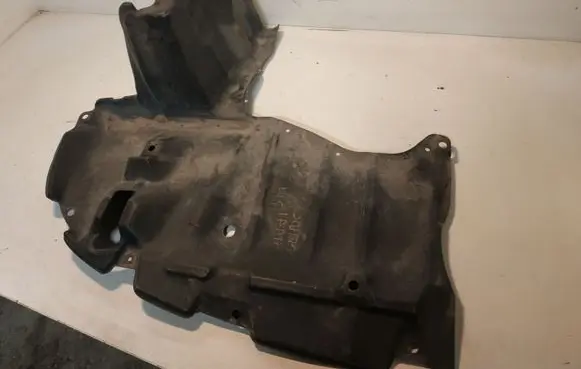 Toyota Avensis T220 Engine splash shield/under tray 51441