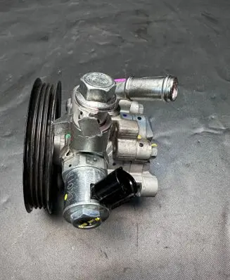 Toyota Hilux VIII Power steering pump 443100K150 32100 0K011