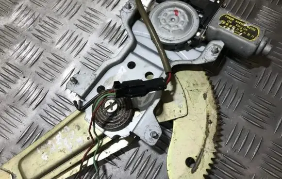 KIA Carens I Rear door window regulator motor
