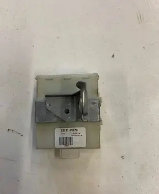 Toyota Avensis T270 Door control unit/module 8974105070 73668012