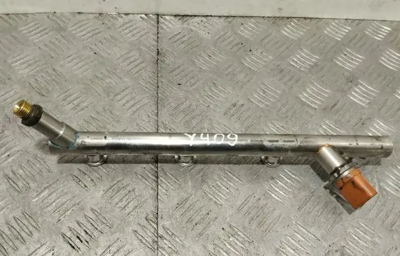 Audi A8 S8 D4 4H Fuel distributor 079133315BM