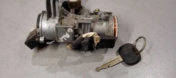 Mitsubishi Galant Ignition lock 337719