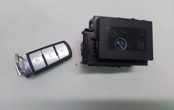 Volkswagen PASSAT B6 Ignition lock 3C0905843