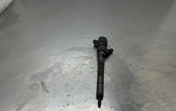 Fuel injector