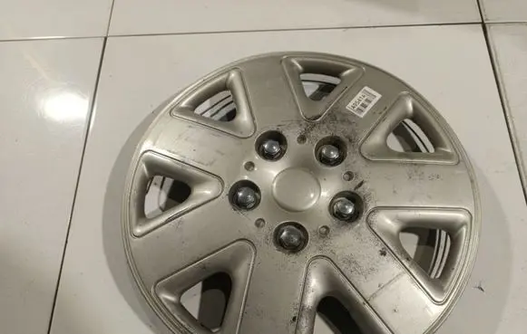 Toyota Avensis T270 R16 wheel hub/cap/trim 102616