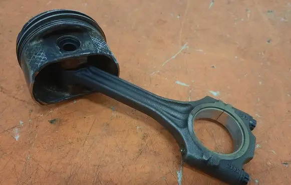 Seat Ibiza III (6L) Piston 07616824
