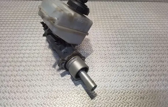 Nissan Interstar Master brake cylinder 8200245034