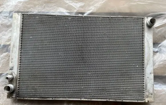 Audi A8 S8 D3 4E Coolant radiator 8mk376719081 99000037