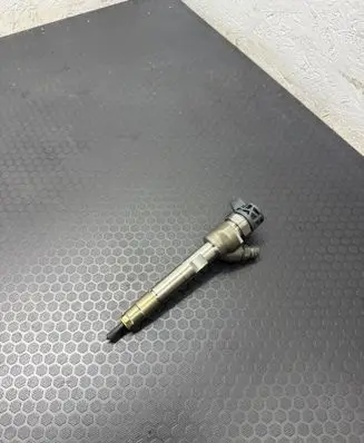 BMW 5 F10 F11 Fuel injector 0445110743 8514148