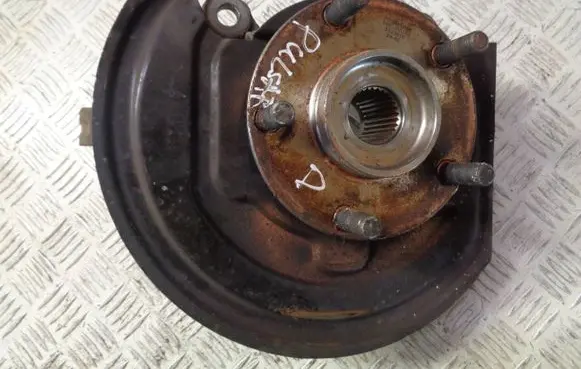 Nissan Pulsar Front wheel hub 
