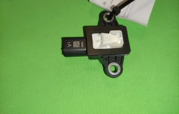 KIA Sorento Airbag deployment crash/impact sensor 95920B1050 624944200 03202017
