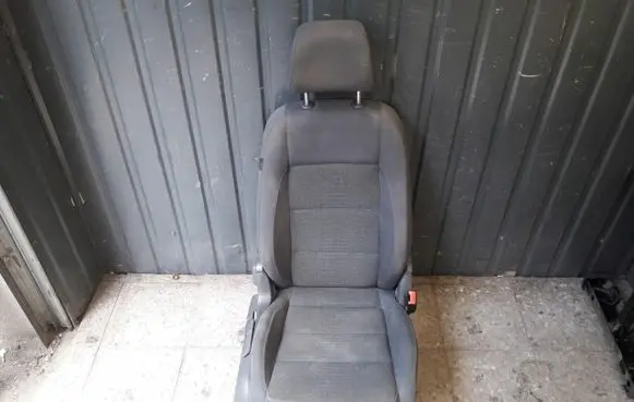 Volkswagen Touran III Front passenger seat 1753869600