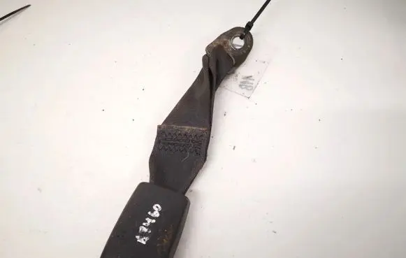 Mazda 626 Rear seatbelt buckle
