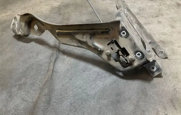 Mercedes-Benz C W204 Headlight/headlamp mounting bracket 204626045