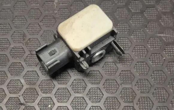 Hyundai Santa Fe Airbag deployment crash/impact sensor 959202B000 30070116