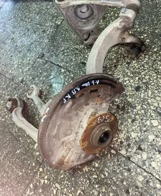 Audi A6 S6 C5 4B Front wheel hub