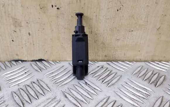 Volkswagen Transporter - Caravelle T4 Brake pedal sensor switch