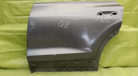 Audi Q8 Front door 000126