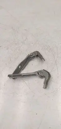 Audi A3 S3 8P Engine bonnet/hood hinges 8P0823301
