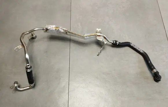 Engine coolant pipe/hose