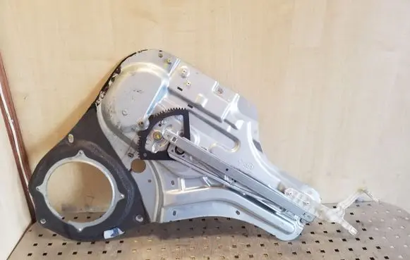 Rear window lifting mechanism without motor
