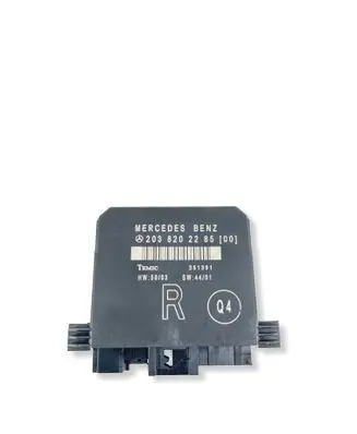 Mercedes-Benz C W203 Door control unit/module 2038202285