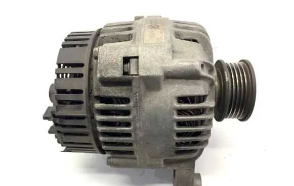 Volkswagen PASSAT B5 Generator/alternator 058903016E