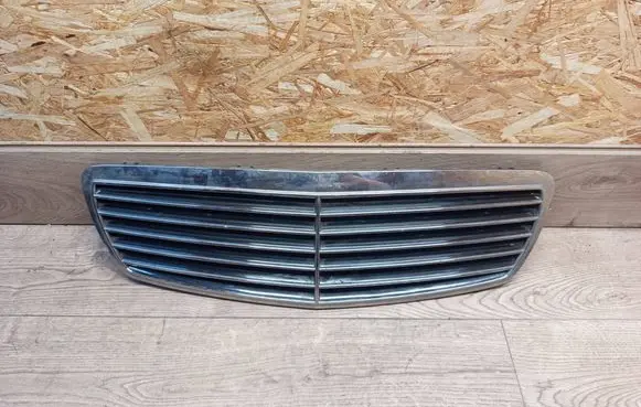 Mercedes-Benz E W211 Front grill A2118800583