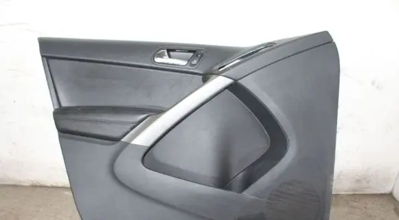 Volkswagen Tiguan Front door card panel trim