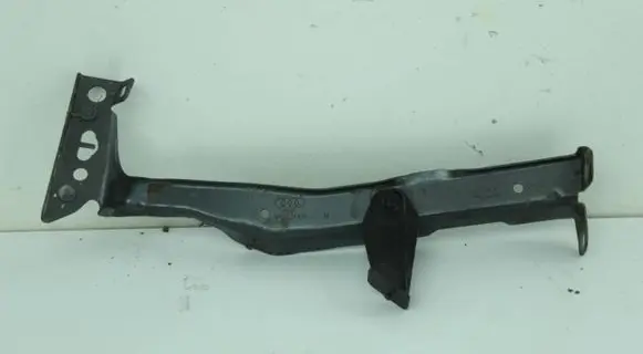 Audi A4 S4 B8 8K Fender mounting bracket 8K0821135