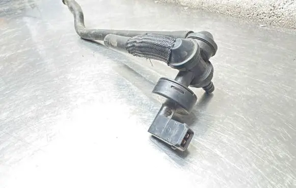 Volvo XC90 Valve vacuum 30645383