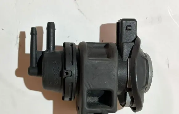 Nissan Qashqai Turbo solenoid valve 8200575400