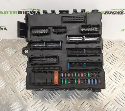 Opel Zafira B Fuse module 12769679