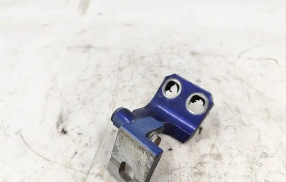 Alfa Romeo Giulietta Rear door lower hinge