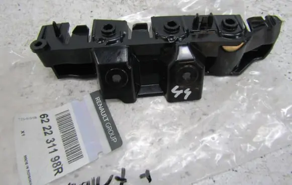 Dacia Sandero III Front bumper mounting bracket 622231198R