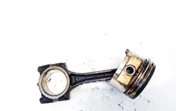 Hyundai Accent Piston with connecting rod