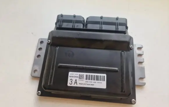 Nissan X-Trail T30 Engine control unit/module A56Y25UX6 A56Y25 A56Y25UX65820