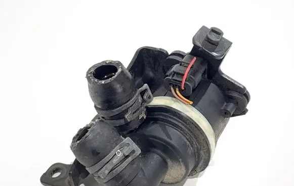 Oil filter mounting bracket