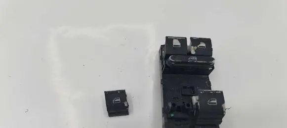 Volkswagen Touareg I Electric window control switch 716959857