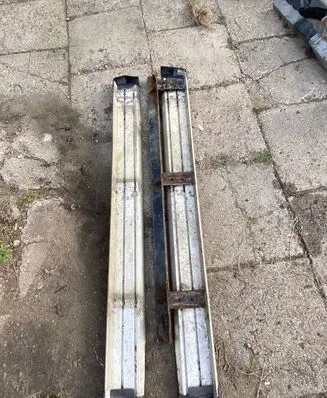 Toyota RAV 4 (XA30) Side skirt front trim 