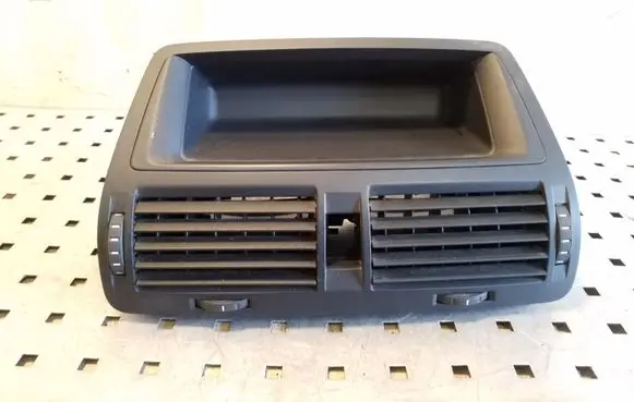 Skoda Octavia Mk2 (1Z) Dash center air vent grill 1Z0820951
