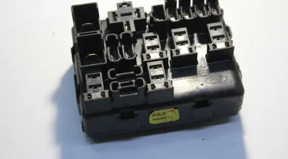 Ford Mondeo MK II Fuse module 93BG14A073AE 5820926971