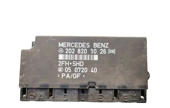 Mercedes-Benz C W202 Central body control module 202820102608 05072040