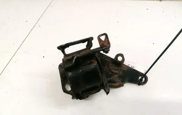 Toyota Avensis T250 Engine mount bracket