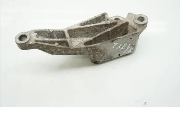 Opel Vectra C Engine mounting bracket