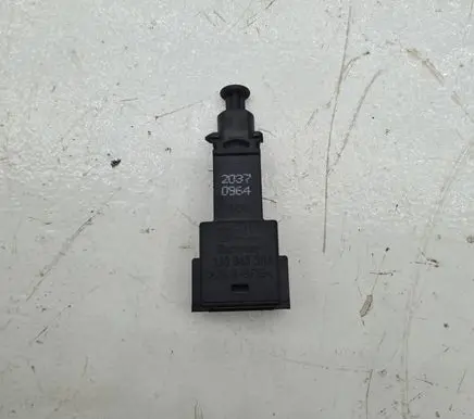 Volkswagen PASSAT B5 Brake pedal sensor switch 1J0945511A 2037 0964
