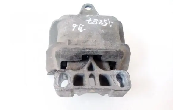 Engine mount bracket