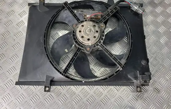 Volvo S40, V40 Radiator cooling fan shroud 8240272