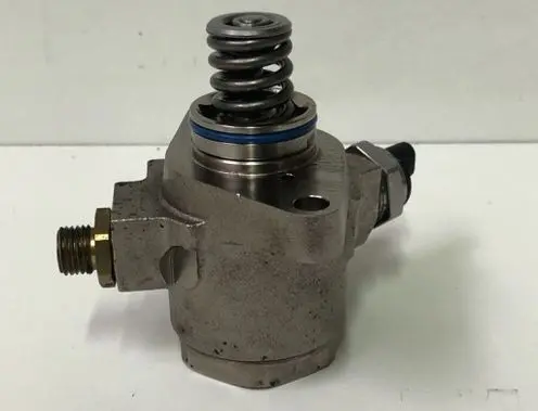 Skoda Rapid (NH) Fuel injection high pressure pump 04E127026AG