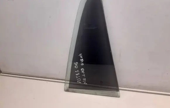Opel Astra H Rear vent window glass 